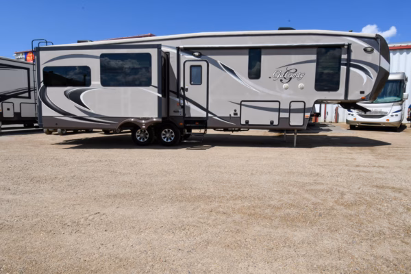 Spacious Home-on-Wheels Fifth w/ Tons of Storage - $96/wk - Image 3