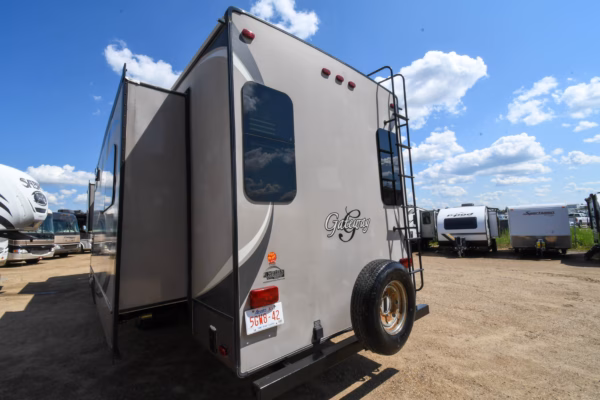Spacious Home-on-Wheels Fifth w/ Tons of Storage - $96/wk - Image 4
