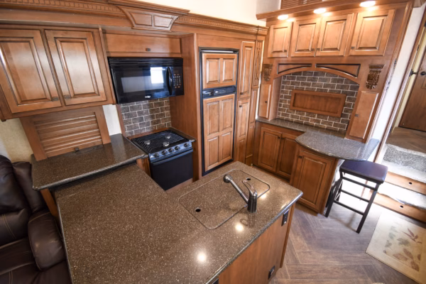 Spacious Home-on-Wheels Fifth w/ Tons of Storage - $96/wk - Image 6