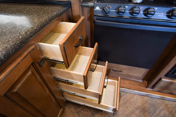 Spacious Home-on-Wheels Fifth w/ Tons of Storage - $96/wk - Image 8