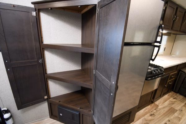 Spacious & Slick Couples' w/ EXT Fridge - $68/wk - Image 12