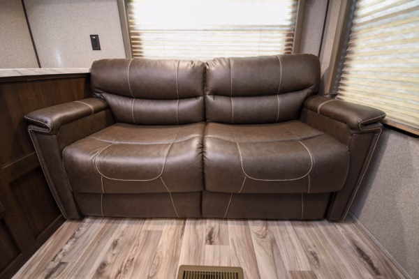 Spacious & Slick Couples' w/ EXT Fridge - $68/wk - Image 13