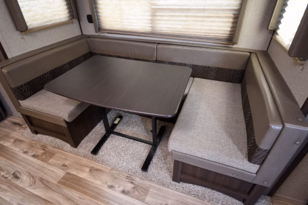 Spacious & Slick Couples' w/ EXT Fridge - $68/wk - Image 15