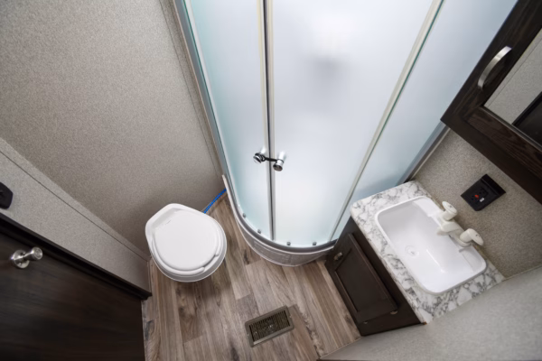 Spacious & Slick Couples' w/ EXT Fridge - $68/wk - Image 17