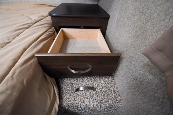 Spacious & Slick Couples' w/ EXT Fridge - $68/wk - Image 21