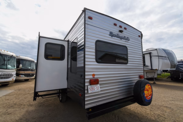 Spacious & Slick Couples' w/ EXT Fridge - $68/wk - Image 5