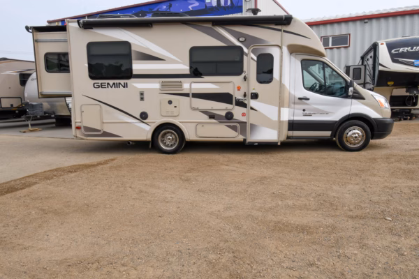 Short and Functional Class C - $188/wk - Image 3