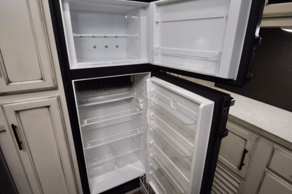 Spacious & Modern Bunkhouse Trailer - $135/wk - Image 11
