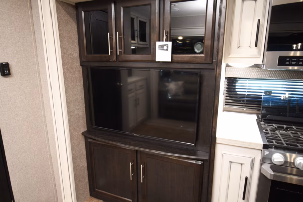 Spacious & Modern Bunkhouse Trailer - $135/wk - Image 14