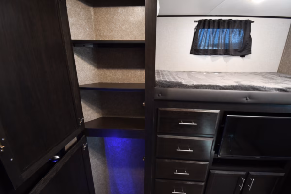 Spacious & Modern Bunkhouse Trailer - $135/wk - Image 18