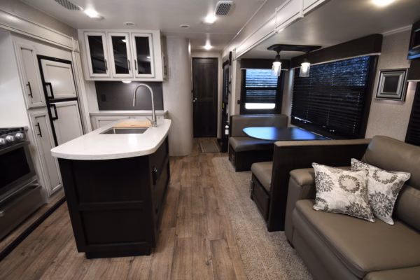 Spacious & Modern Bunkhouse Trailer - $135/wk - Image 19