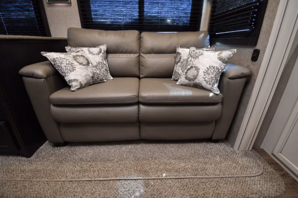 Spacious & Modern Bunkhouse Trailer - $135/wk - Image 21