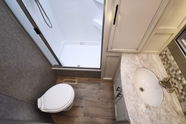 Spacious & Modern Bunkhouse Trailer - $135/wk - Image 23