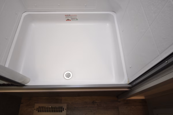 Spacious & Modern Bunkhouse Trailer - $135/wk - Image 27