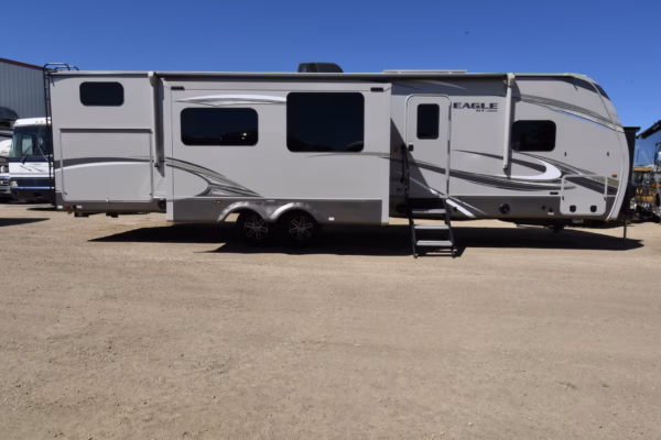 Spacious & Modern Bunkhouse Trailer - $135/wk - Image 3