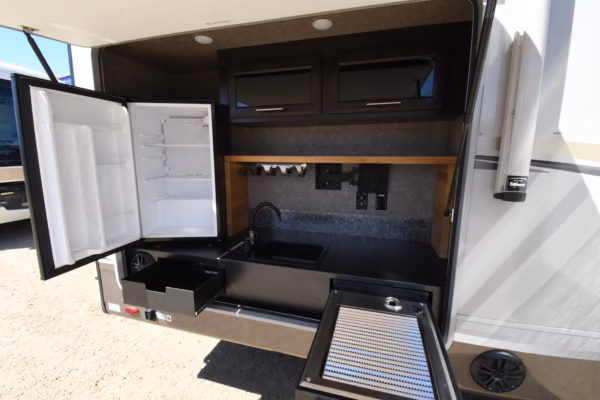 Spacious & Modern Bunkhouse Trailer - $135/wk - Image 4