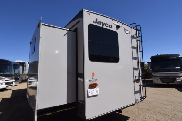 Spacious & Modern Bunkhouse Trailer - $135/wk - Image 5