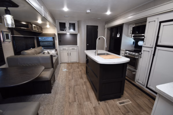 Spacious & Modern Bunkhouse Trailer - $135/wk - Image 6