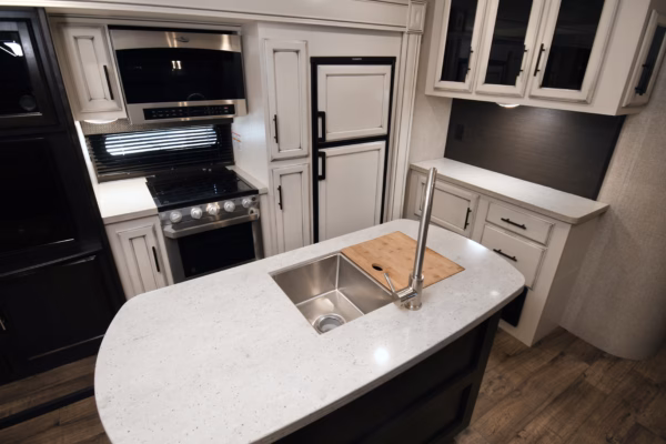 Spacious & Modern Bunkhouse Trailer - $135/wk - Image 7