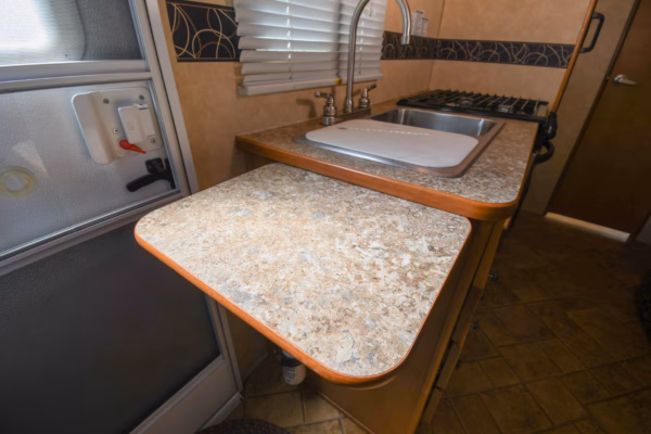 Easy-to-Tow 1-Slide Trailer w/ Camp Kitchen - Pending - Image 10