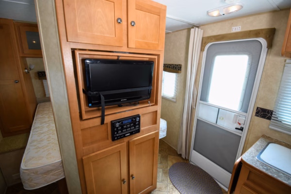 Easy-to-Tow 1-Slide Trailer w/ Camp Kitchen - Pending - Image 21