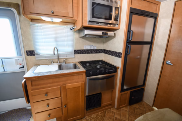 Easy-to-Tow 1-Slide Trailer w/ Camp Kitchen - Pending - Image 7
