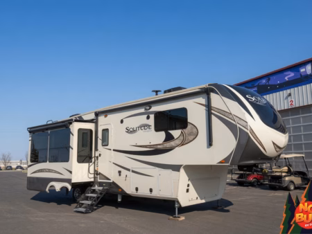 Cozy & Spacious 3-Hydraulic-Slide Fifth - $222/wk