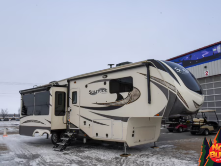 Cozy & Spacious 3-Hydraulic-Slide Fifth - $222/wk