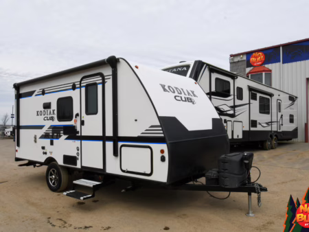 Lite No Slide Family Trailer w/ Rear Bunks - $98/wk