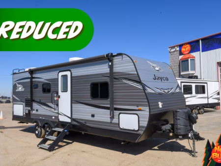 Bright Couples' Towable w/ Camp Kitchen - $72/wk—ON SALE