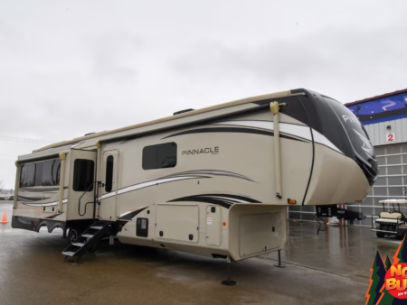 1.5 Bath Luxury Fifth w/ Lotsa Storage - $236/wk