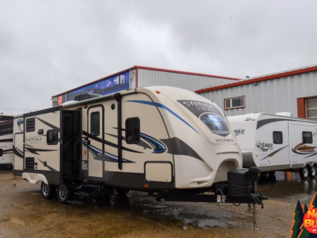 Double Slide Rear Bathroom Towable Sleeps up to 6 - $90/wk
