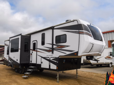 3-Slide Toy Hauler Fifth w/ 1.5 Baths - $224/wk