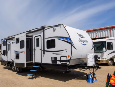 Dual Entry Toy Hauler Bumper Pull - $103/wk