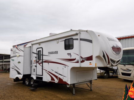 Rear Living Dual Slide Fifth Sleeps up to 6 - $84/wk