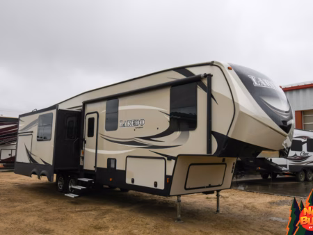 3-Slide Fifth w/ Lotsa Storage Sleeps up to 4 - $116/wk