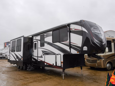 Massive Dual Entry Toy Hauler 5th Sleeps up to 7 - $172/wk