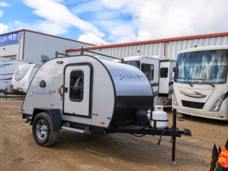 Compact Dual Entry Bumper Pull (no toilet) - $32/wk