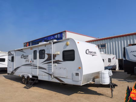 Easy-to-Tow Front Kitchen Trailer Sleeps 4 - $52/wk