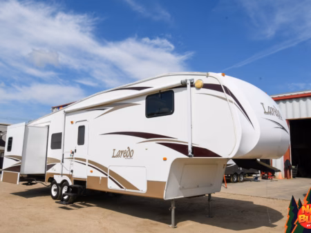 Rear Living Fifth Sleeps up to 6 - $54/wk