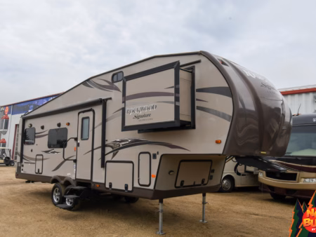 Rear Kitchen Fifth Sleeps up to 6 - $87/wk
