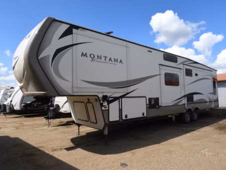 2019 Montana 3854BR
