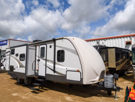 Rear Bathroom Couples' Bumper Pull Sleeps 6 - $76/wk