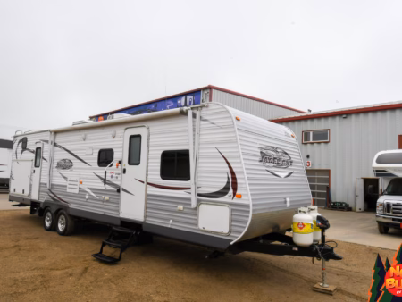 Dual Entry Rear Bunkhouse Trailer Sleeps 10 - $34/wk