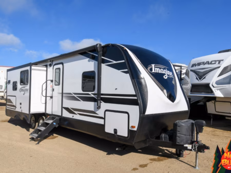 Spacious Travel Trailer w/ Rear Desk Sleeps 6 - $94/wk