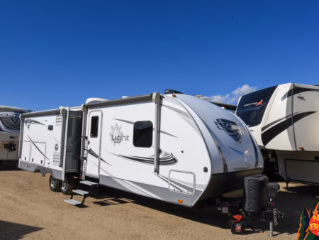 Rear Living Modern Bumper Pull Sleeps 6 - $108/wk