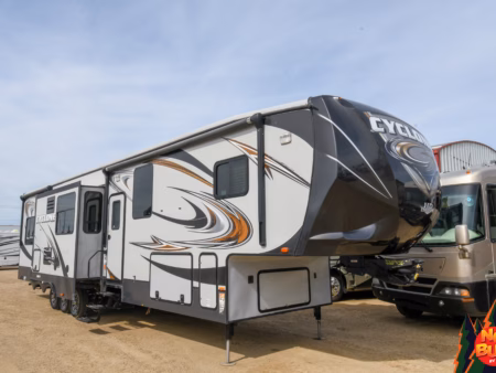 Spacious Toy Hauler 5th Sleeps up to 10 - $158/wk