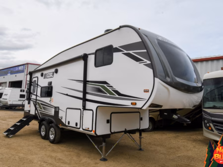Lite Rear Living Fifth Sleeps up to 4 - $140/wk