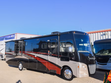 Low KM Class A w/ Loft Bunk Sleeps 7 - $355/wk