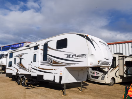 Toy Hauler Fifth w/ Dual Entry Sleeps 8 - $84/wk